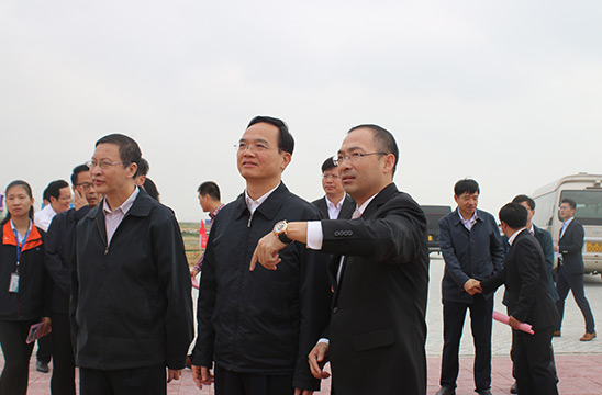 林宝金，现任福建省人大常委会副主任、党组副书记