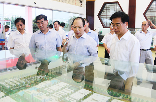 周联清，现任福建省人大常委会党组书记、副主任
